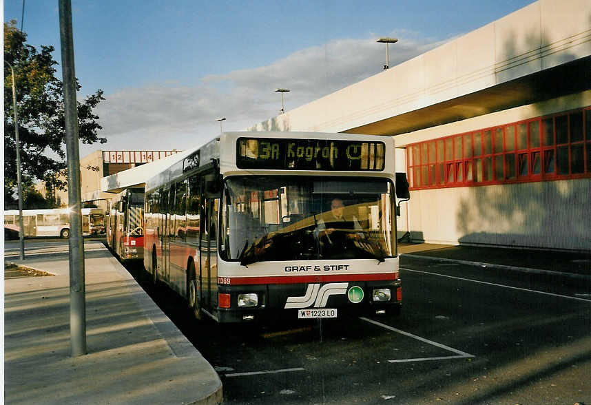 (056'331) - Dr. Richard - Nr. R1369/W 1223 LO - Grf&Stift am 7. Oktober 2002 in Wien, Kagran 