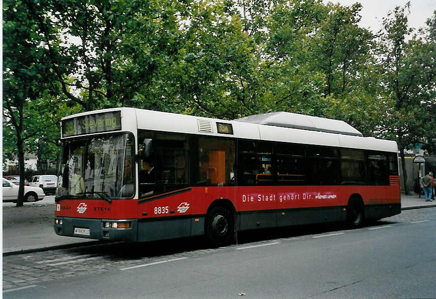 (056'620) - Wiener Linien - Nr. 8835/W 8835 LO - Grf/Steyr am 9. Oktober 2002 in Wien, Heiligenstadt