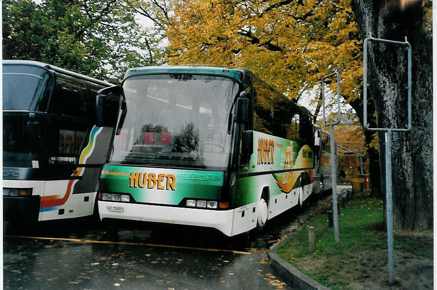 (057'001) - Huber, Entlebuch - LU 15'005 - Neoplan am 14. Oktober 2002 in Murten, Carterminal