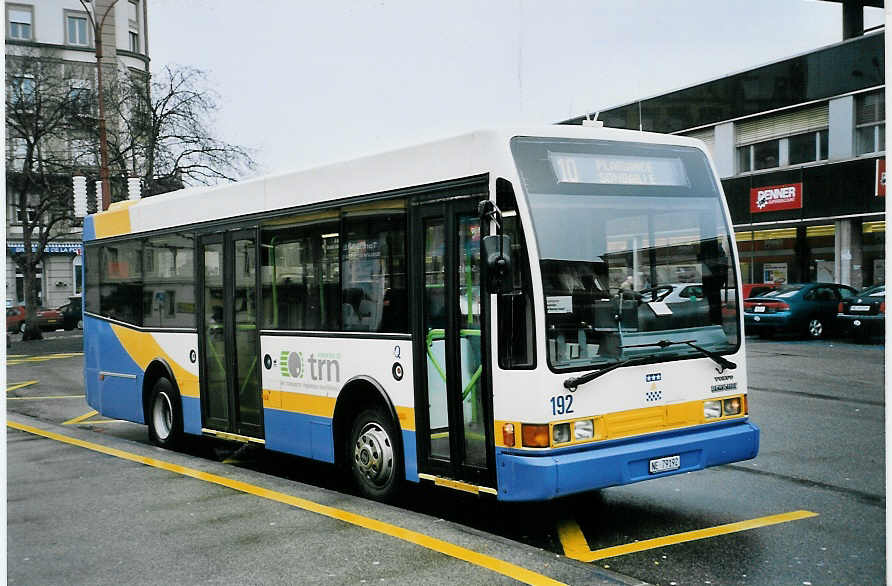 (057'336) - TC La Chaux-de-Fonds - Nr. 192/NE 79'192 - Volvo/Berkhof am 30. November 2002 beim Bahnhof La Chaux-de-Fonds