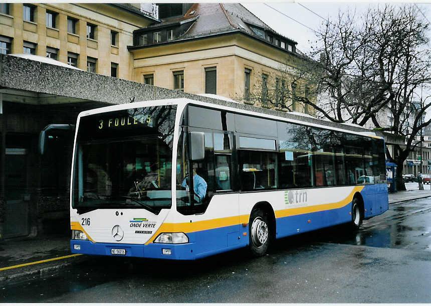 (057'412) - TC La Chaux-de-Fonds - Nr. 216/NE 56'216 - Mercedes am 30. November 2002 beim Bahnhof La Chaux-de-Fonds