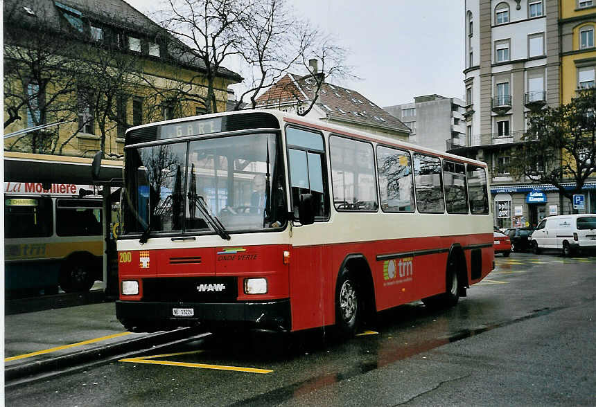 (057'422) - VR La Chaux-de-Fonds - Nr. 200/NE 13'226 - NAW/Hess (ex ALL Le Locle) am 30. November 2002 beim Bahnhof La Chaux-de-Fonds