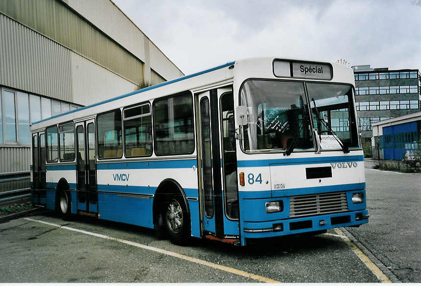 (057'505) - VMCV Clarens - Nr. 84 - Volvo/Lauber am 30. November 2002 in Biel, Rattinbus