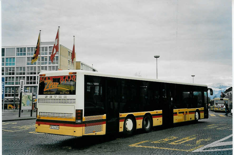 (057'729) - STI Thun - Nr. 80/BE 543'380 - Setra am 24. Dezember 2002 beim Bahnhof Thun