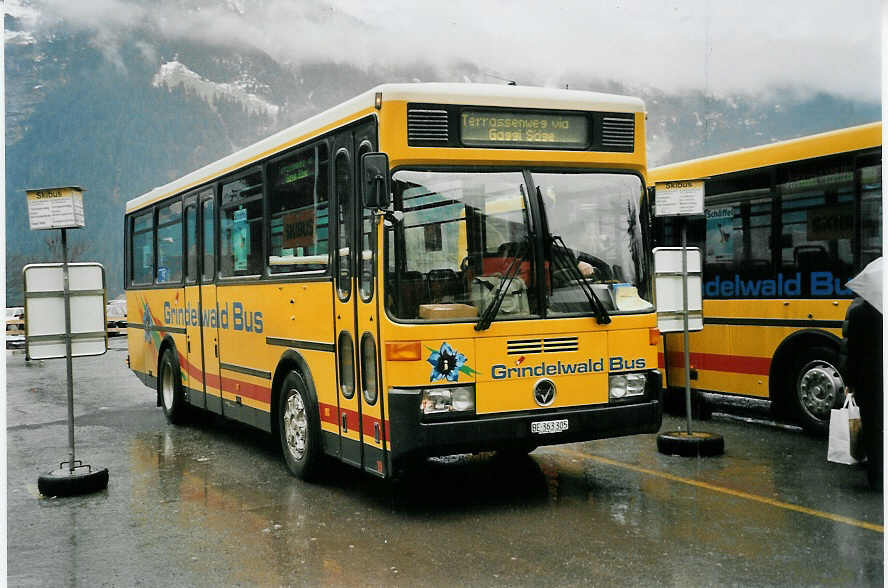 (057'920) - AVG Grindelwald - Nr. 19/BE 363'305 - Vetter am 28. Dezember 2002 beim Bahnhof Grindelwald