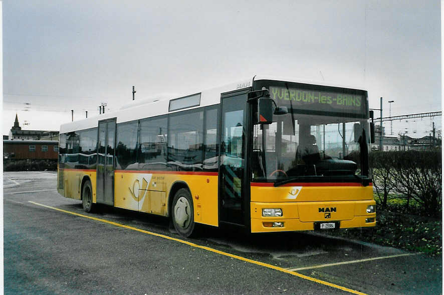 (058'007) - PTT-Regie - P 25'584 - MAN am 29. Dezember 2002 in Yverdon, Garage