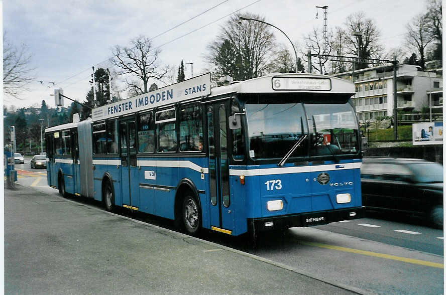 (058'111) - VBL Luzern - Nr. 173 - Volvo/Hess Gelenktrolleybus am 30. Dezember 2002 in Luzern, Verkehrshaus