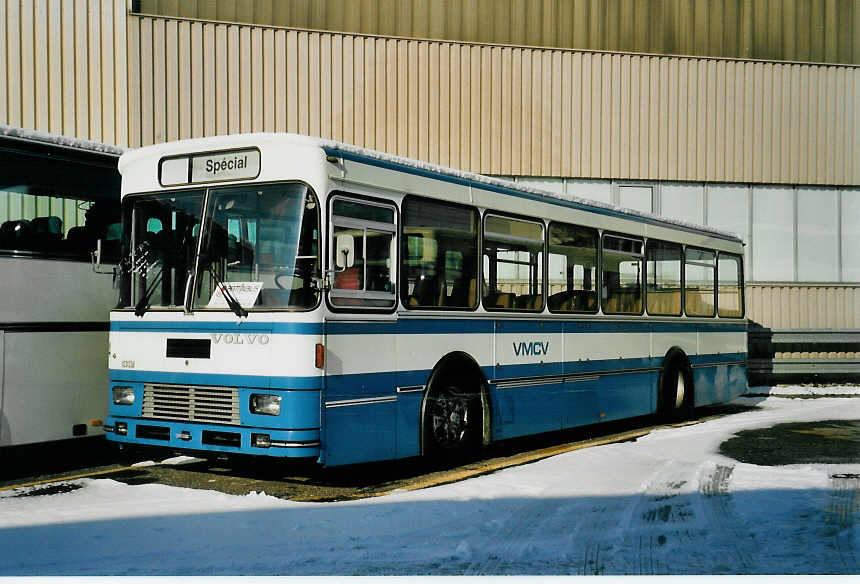 (058'635) - VMCV Clarens - Nr. 84 - Volvo/Lauber am 1. Februar 2003 in Biel, Rattinbus