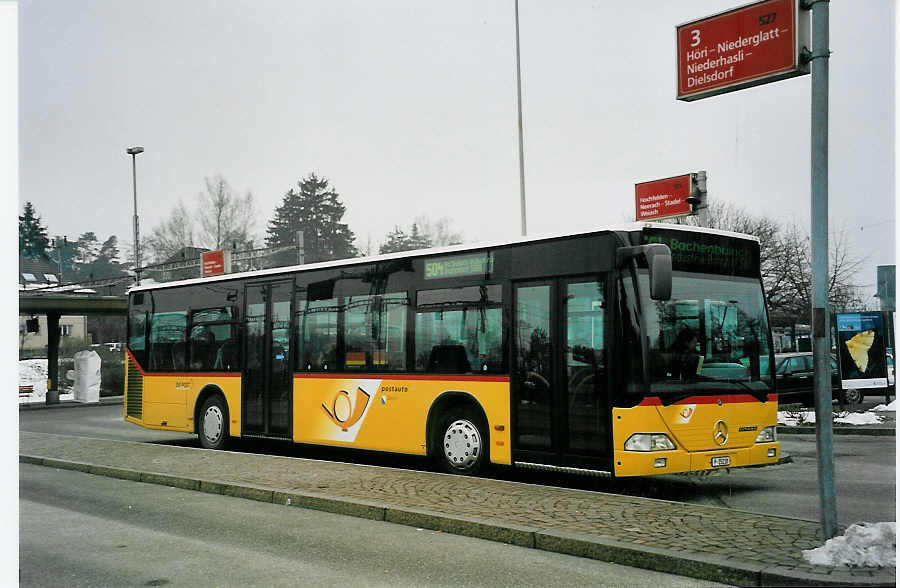 (058'902) - PTT-Regie - P 25'218 - Mercedes am 20. Februar 2003 beim Bahnhof Blach