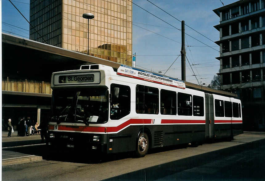 (059'422) - VBSG St. Gallen - Nr. 239/SG 198'239 - NAW/Hess am 29. Mrz 2003 beim Bahnhof St. Gallen