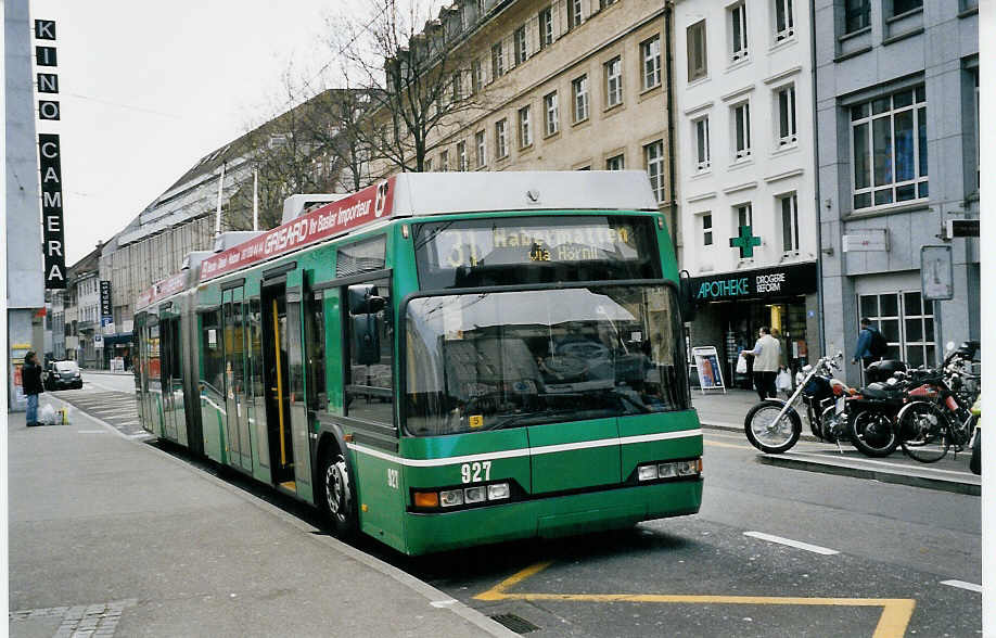 (059'904) - BVB Basel - Nr. 927 - Neoplan Gelenktrolleybus am 19. April 2003 in Basel, Claraplatz