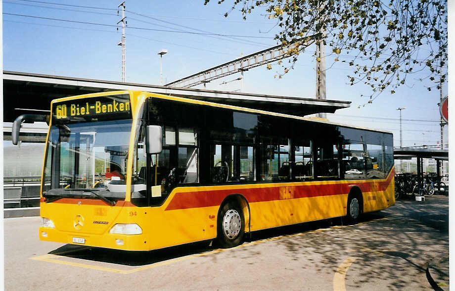 (059'935) - BLT Oberwil - Nr. 94/BL 6749 - Mercedes am 19. April 2003 beim Bahnhof Muttenz