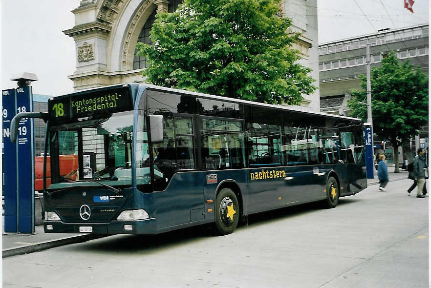 (060'421) - VBL Luzern - Nr. 562/LU 15'716 - Mercedes (ex Gowa, Luzern Nr. 62) am 26. Mai 2003 beim Bahnhof Luzern