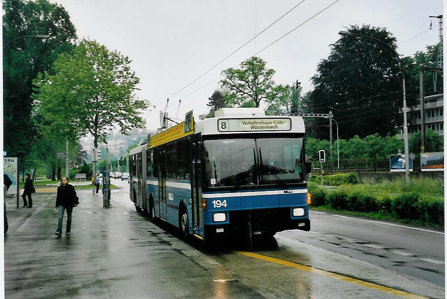 (060'521) - VBL Luzern - Nr. 194 - NAW/Hess Gelenktrolleybus am 26. Mai 2003 in Luzern, Verkehrshaus