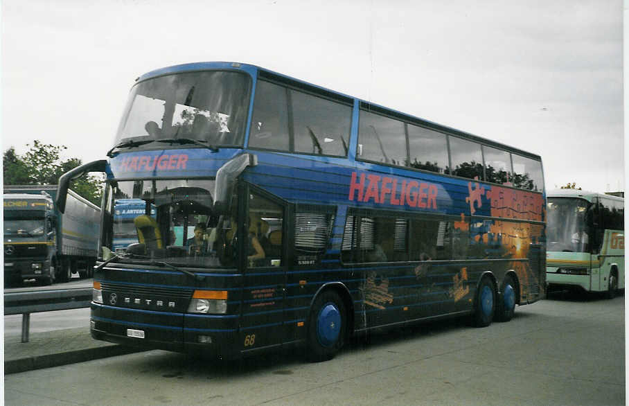 (061'834) - Aus der Schweiz: Hfliger, Sursee - Nr. 68/LU 15'536 - Setra am 21. Juli 2003 in Lrrach, Grenze