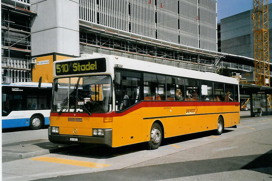 (061'915) - ASN Stadel - ZH 4651 - Mercedes am 25. Juli 2003 in Zrich, Flughafen