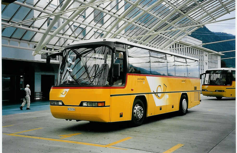 (062'133) - PostAuto Graubnden - GR 159'350 - Neoplan (ex P 23'712) am 29. Juli 2003 in Chur, Postautostation