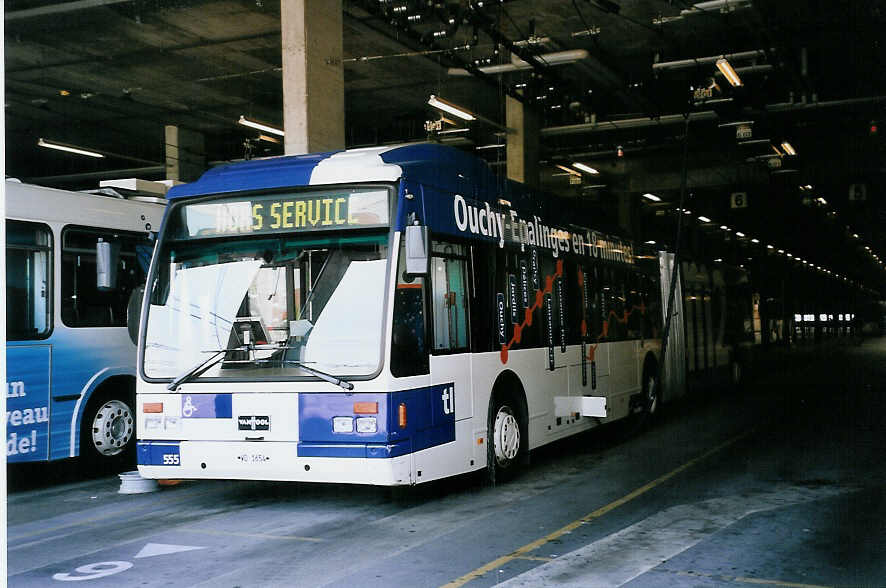 (062'617) - TL Lausanne - Nr. 555/VD 1564 - Van Hool am 4. August 2003 in Lausanne, Dpt Prelaz