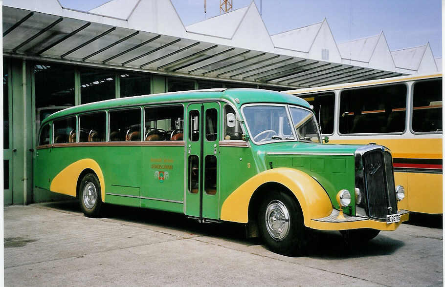 (062'719) - STI Thun - Nr. 15/BE 26'776 - Saurer/Gangloff (ex AvH Heimenschwand Nr. 5) am 24. August 2003 in Thun, Garage