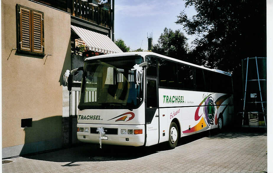 (062'722) - Trachsel, Hasle-Regsau - BE 122'571 - MAN am 24. August 2003 in Hasle-Regsau, Garage