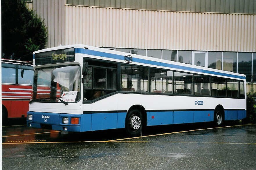 (062'827) - Hrzeler, Dietikon - Nr. 1 - MAN am 30. August 2003 in Biel, Rattinbus