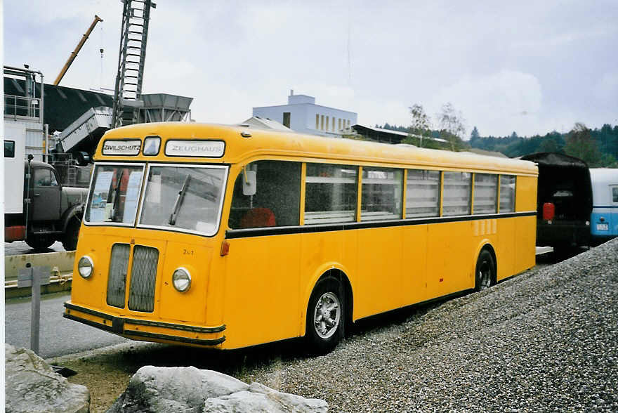 (062'937) - Zivilschutz, Zrich - Nr. 201 - Saurer/Tscher (ex VBZ Zrich Nr. 281) am 30. August 2003 in Niederbipp, Saurertreffen