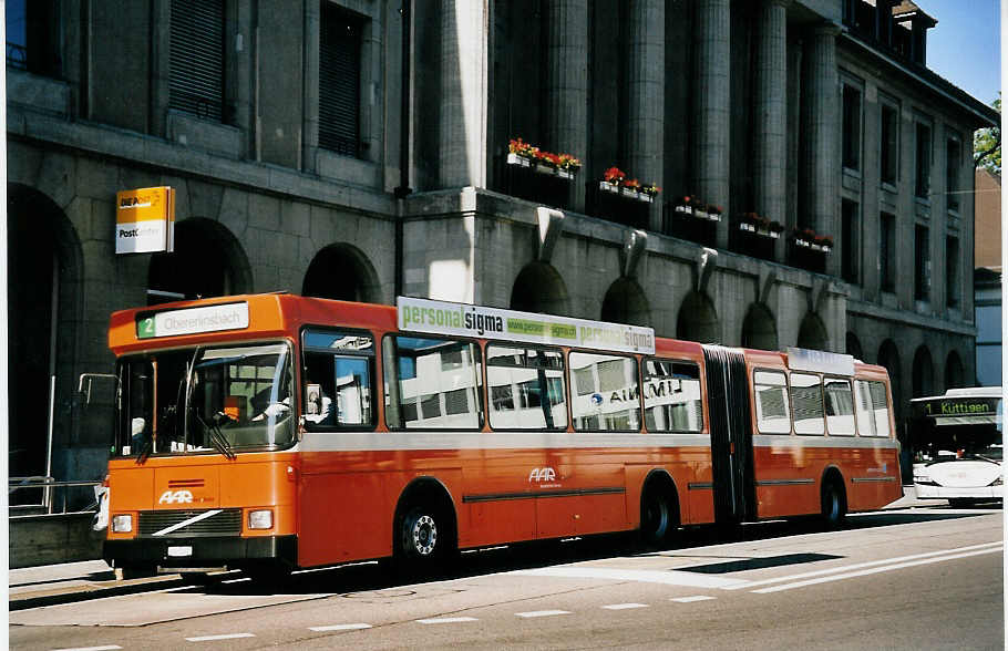 (063'223) - AAR bus+bahn, Aarau - Nr. 132/AG 7232 - Volvo/Hess am 3. September 2003 beim Bahnhof Aarau