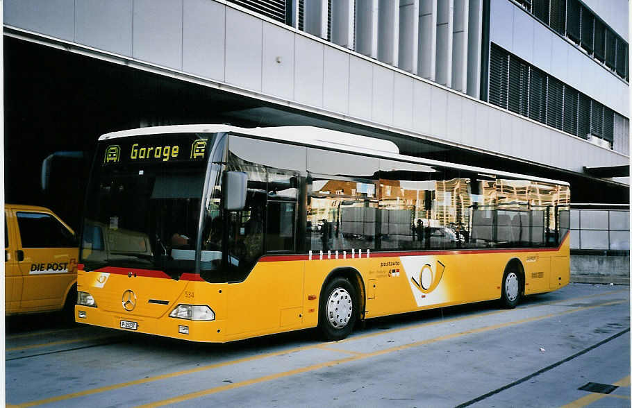 (063'230) - PTT-Regie - P 25'237 - Mercedes am 3. September 2003 in Bern, Postautostation