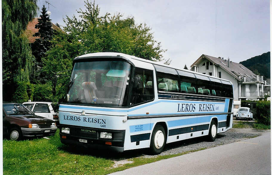 (063'305) - Lthi, Walkringen - BE 2077 - Neoplan am 7. September 2003 in Walkringen, Zihlstrasse