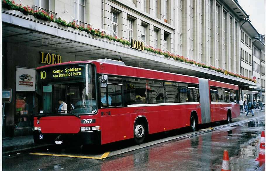 (063'405) - Bernmobil, Bern - Nr. 267/BE 572'267 - Volvo/Hess am 11. September 2003 beim Bahnhof Bern