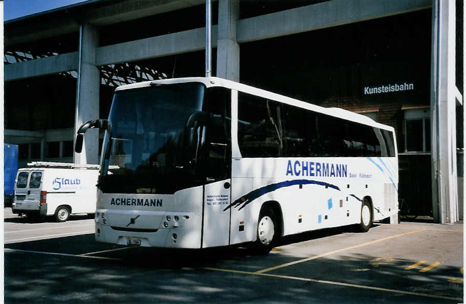 (063'417) - Achermann, Basel - BL 7366 - Volvo am 14. September 2003 in Thun, Grabengut