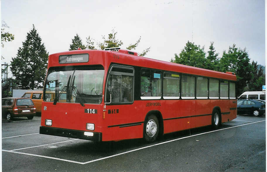 (063'517) - Bernmobil, Bern - Nr. 114/BE 366'114 - Volvo/R&J am 23. September 2003 in Thun, Seestrasse