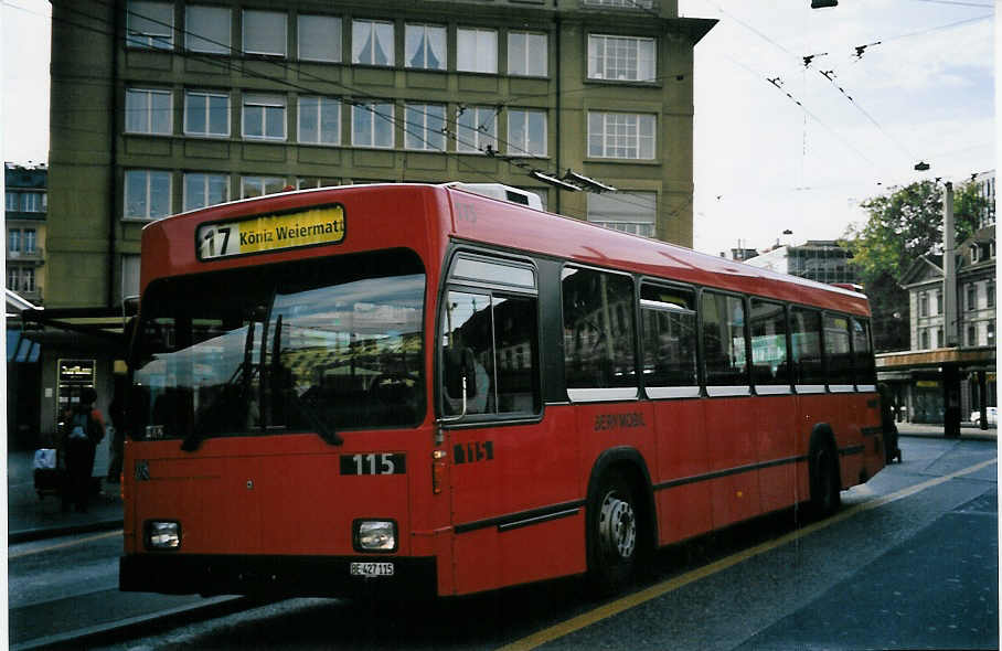 (063'621) - Bernmobil, Bern - Nr. 115/BE 427'115 - Volvo/R&J am 27. September 2003 beim Bahnhof Bern