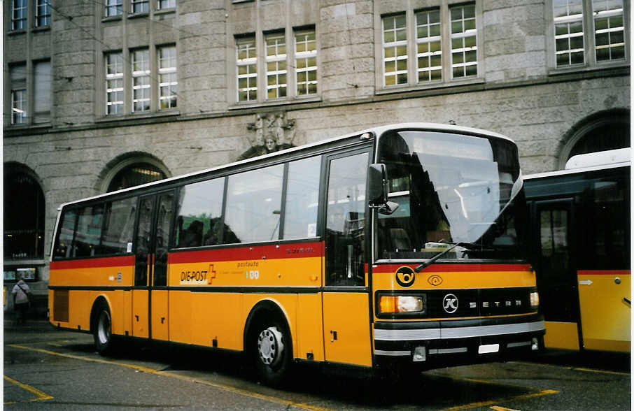 (063'732) - PostAuto St. Gallen-Appenzell - AR 14'912 - Setra (ex P 25'060) am 9. Oktober 2003 beim Bahnhof St. Gallen