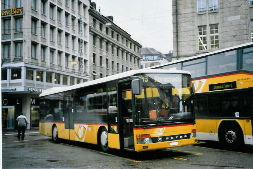 (063'837) - Schwizer, Goldach - SG 175'064 - Setra am 9. Oktober 2003 beim Bahnhof St. Gallen