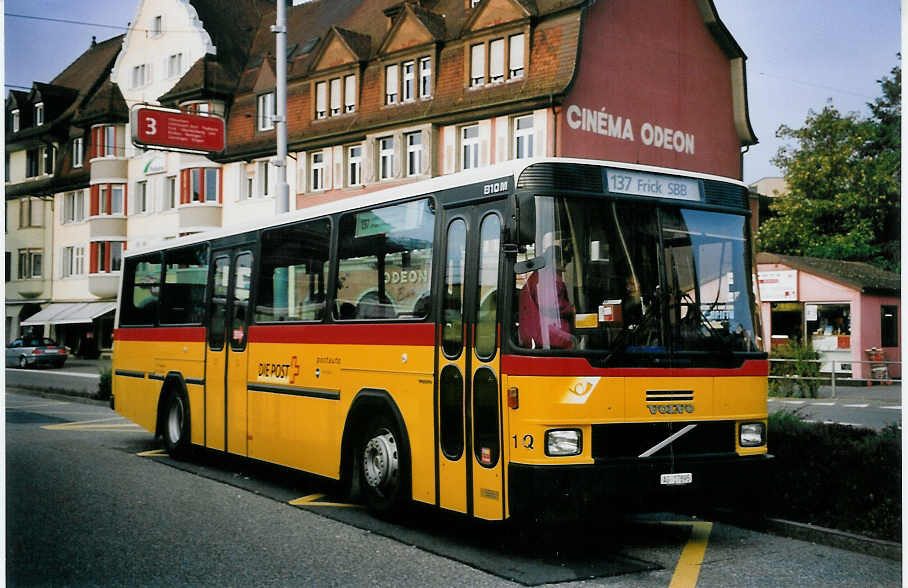 (064'206) - Brndli, Elfingen - Nr. 1/AG 17'895 - Volvo/Hess am 18. Oktober 2003 beim Bahnhof Brugg