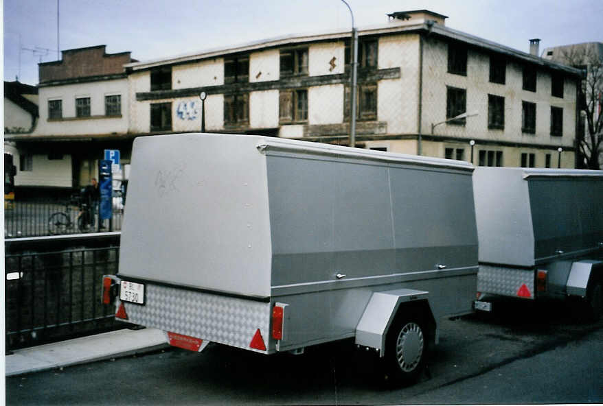 (064'336) - AAGL Liestal - Nr. 3/BL 5730 - Wiederkehr Gepckanhnger am 15. November 2003 beim Bahnhof Liestal