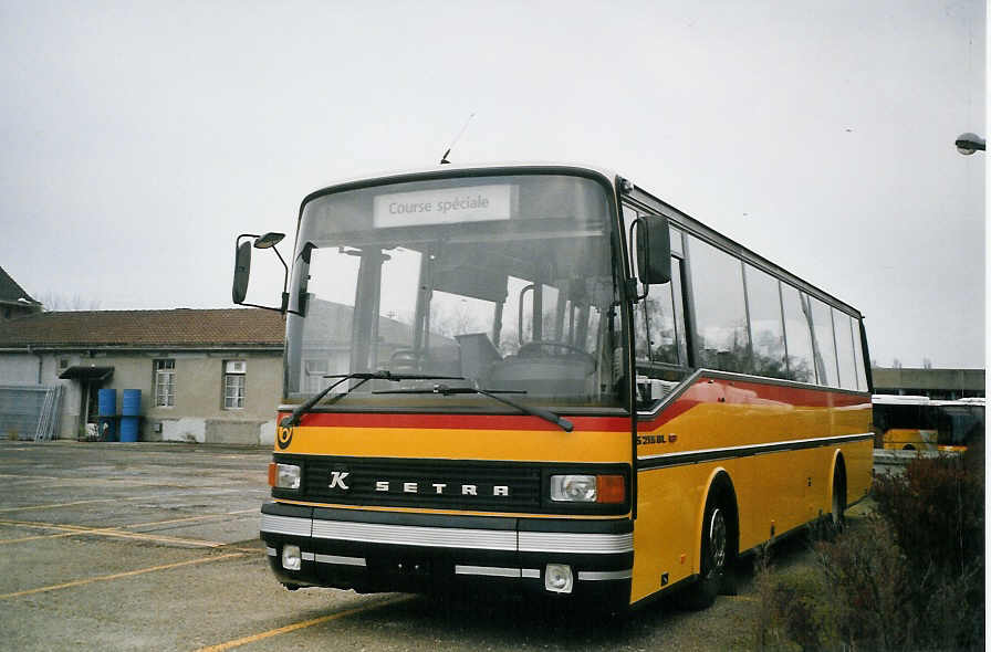 (064'533) - PTT-Regie - P 25'085 - Setra am 29. November 2003 in Yverdon, Garage