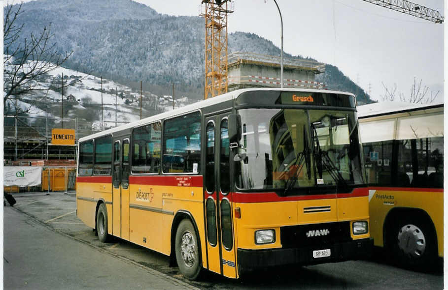 (065'101) - Luk, Grsch - GR 695 - NAW/Hess (ex Dnser, Trimmis) am 1. Januar 2004 beim Bahnhof Landquart