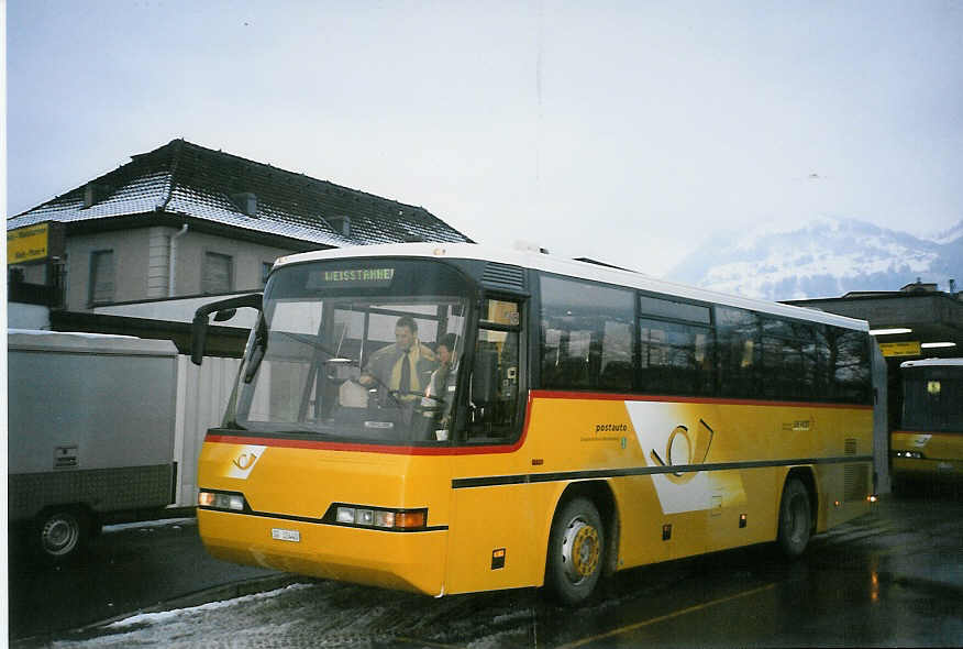 (065'111) - Schett, Sargans - SG 32'440 - Neoplan am 1. Januar 2004 beim Bahnhof Sargans