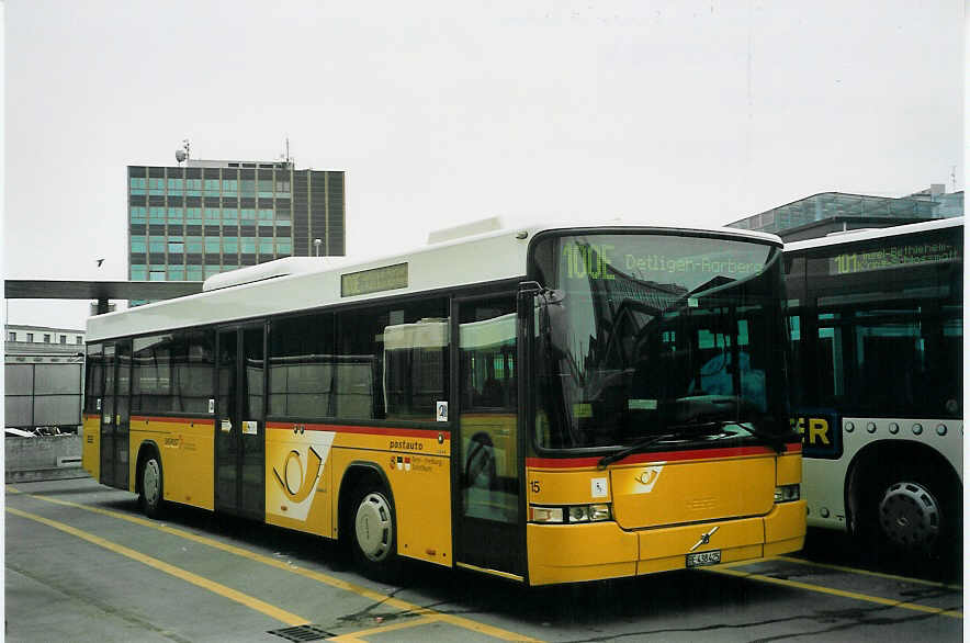 (065'927) - Steiner, Ortschwaben - Nr. 15/BE 438'425 - Volvo/Hess am 8. Mrz 2004 in Bern, Postautostation