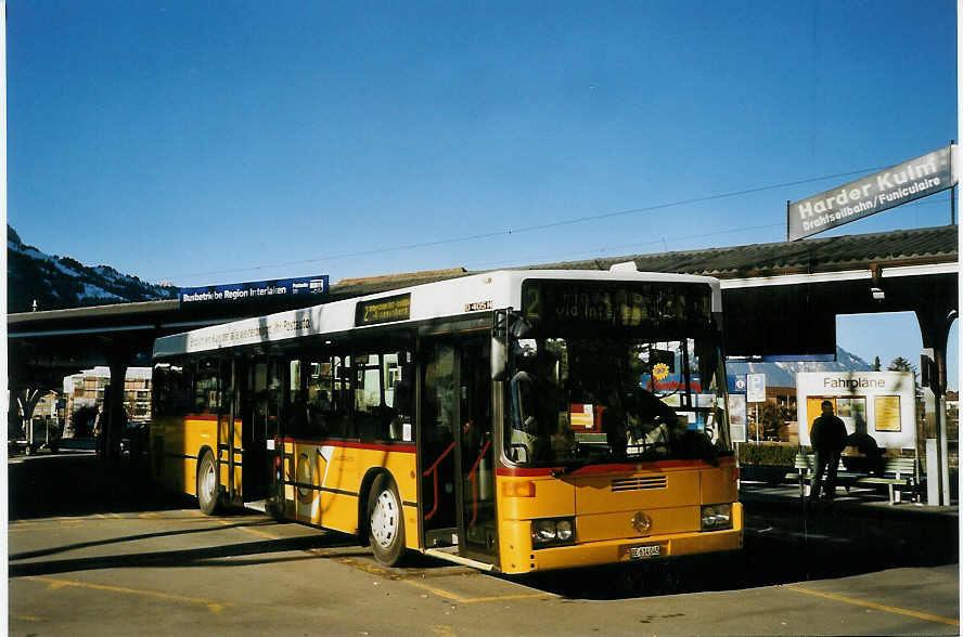 (066'029) - PostAuto Berner Oberland - BE 614'045 - Mercedes (ex P 25'517) am 17. Mrz 2004 beim Bahnhof Interlaken West