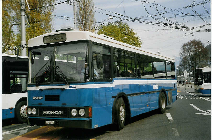 (066'922) - Bucheli, Kriens - Nr. 5/LU 15'771 - NAW/FHS am 22. April 2004 beim Bahnhof Luzern