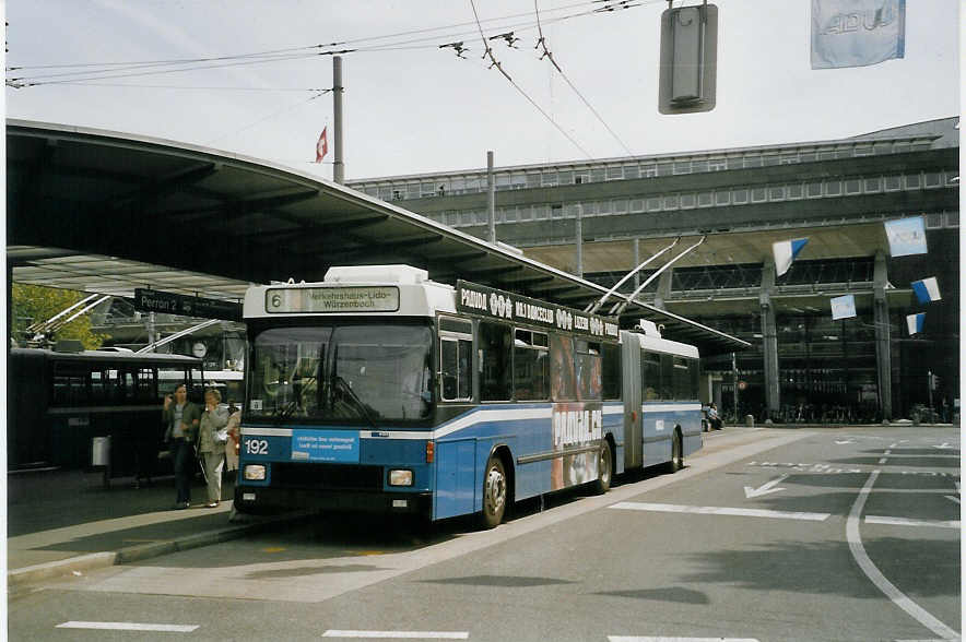 (066'927) - VBL Luzern - Nr. 192 - NAW/Hess Gelenktrolleybus am 22. April 2004 beim Bahnhof Luzern