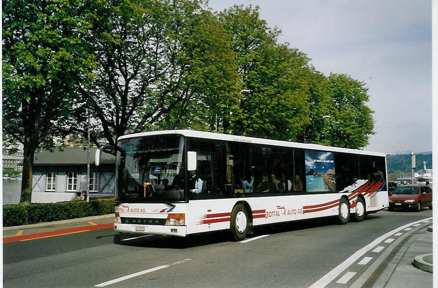 (067'007) - ARAG Ruswil - Nr. 12/LU 15'727 - Setra am 22. April 2004 beim Bahnhof Luzern