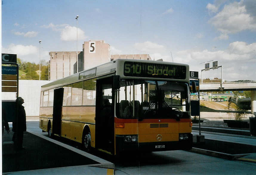 (067'209) - ASN Stadel - ZH 4651 - Mercedes am 24. April 2004 in Zrich, Flughafen