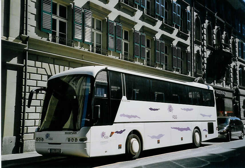 (067'612) - Aus Deutschland: RBB Braunschweig - BS-RB 116 - Neoplan am 17. Mai 2004 in Bern, Bundesplatz