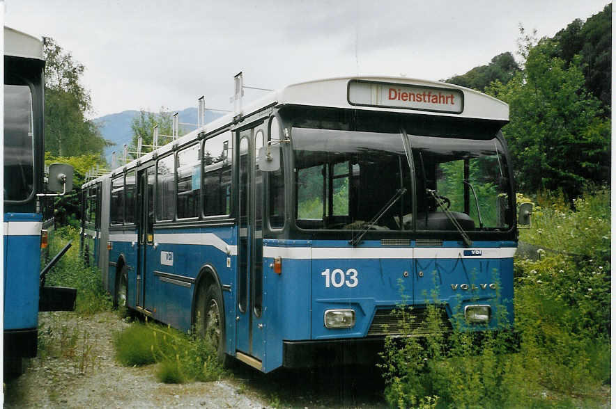 (068'610) - VBL Luzern - Nr. 103 - Volvo/Hess am 19. Juni 2004 in Nfels