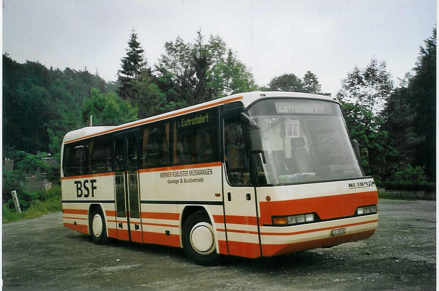 (068'635) - Fglister, Mswangen - Nr. 322/LU 15'528 - Neoplan am 19. Juni 2004 auf dem Brnigpass