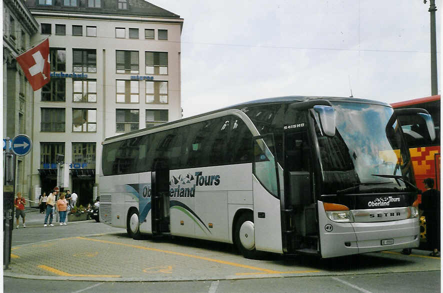 (068'730) - Oberland Tours, Grindelwald - Nr. 41/BE 65'900 - Setra (ex AAGI Interlaken) am 27. Juni 2004 in Luzern, Schwanenplatz